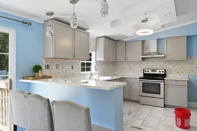 714 E Picasso Circle, Defuniak Springs, FL 32433