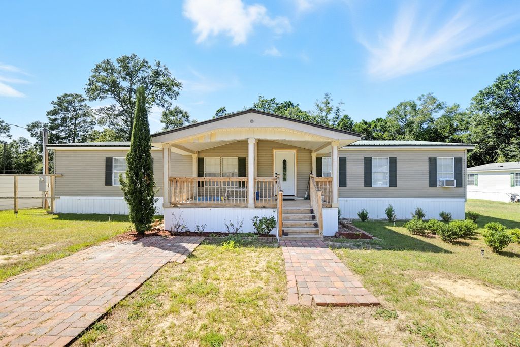714 E Picasso Circle, Defuniak Springs, FL 32433