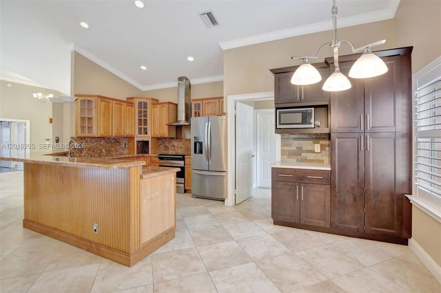 12486 SW 9th Pl, Davie, FL 33325