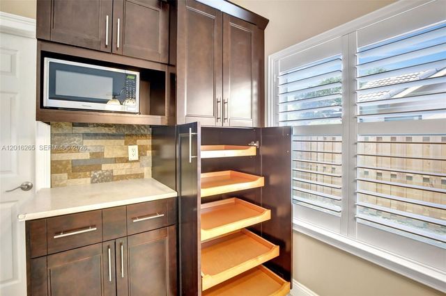 12486 SW 9th Pl, Davie, FL 33325