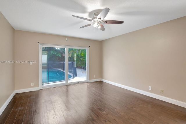 12486 SW 9th Pl, Davie, FL 33325