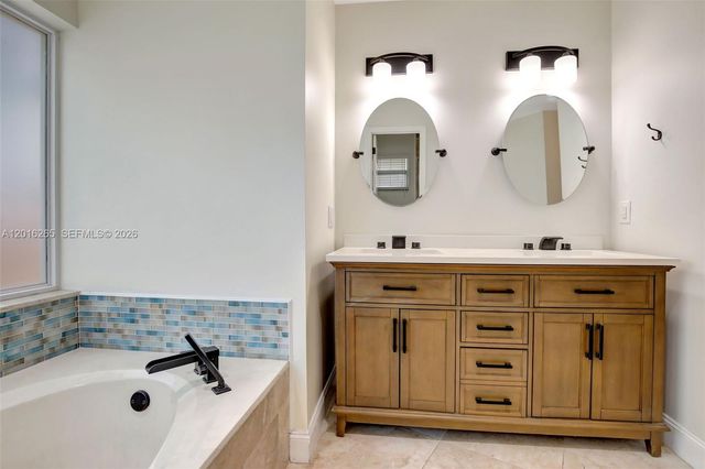 12486 SW 9th Pl, Davie, FL 33325