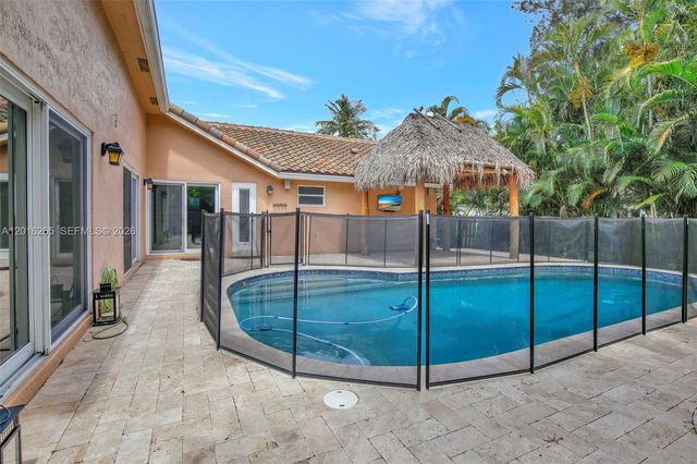 12486 SW 9th Pl, Davie, FL 33325