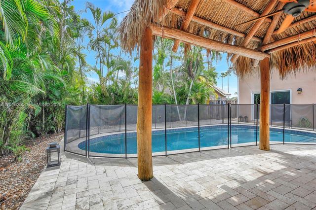 12486 SW 9th Pl, Davie, FL 33325