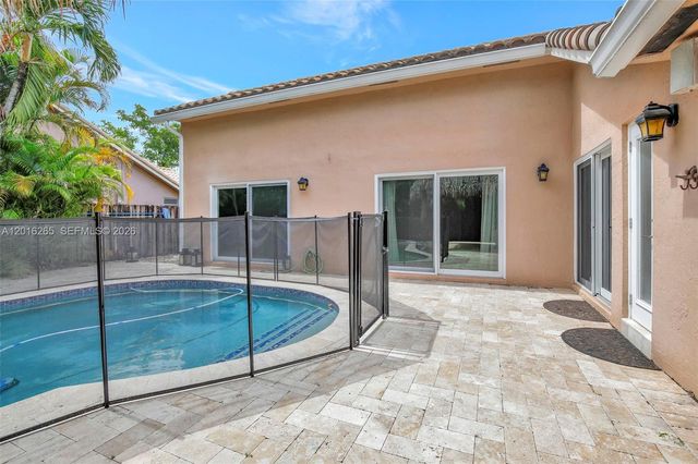12486 SW 9th Pl, Davie, FL 33325