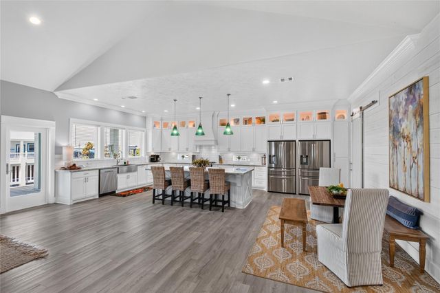 866 Kahla Drive, Crystal Beach, TX 77650