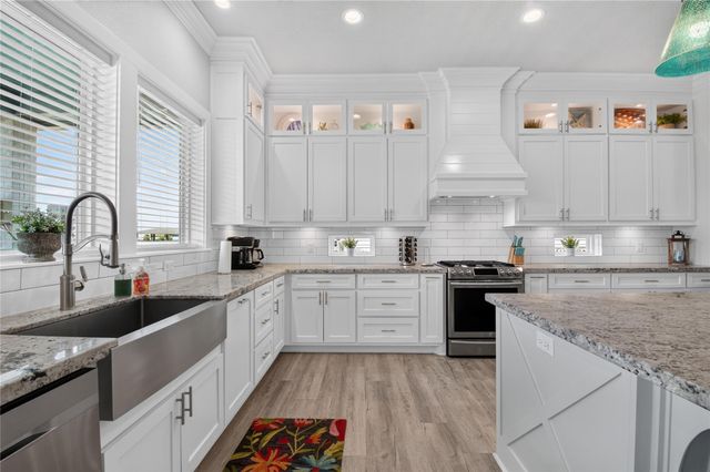 866 Kahla Drive, Crystal Beach, TX 77650