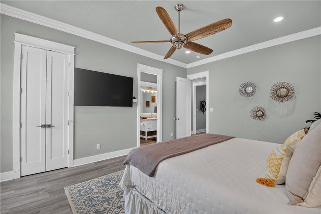 866 Kahla Drive, Crystal Beach, TX 77650