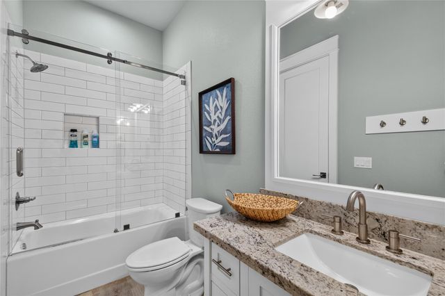 866 Kahla Drive, Crystal Beach, TX 77650