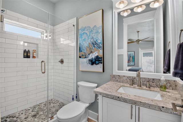 866 Kahla Drive, Crystal Beach, TX 77650