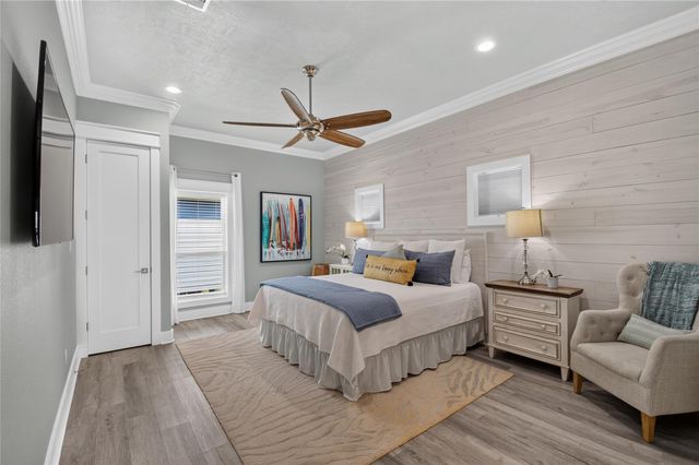 866 Kahla Drive, Crystal Beach, TX 77650