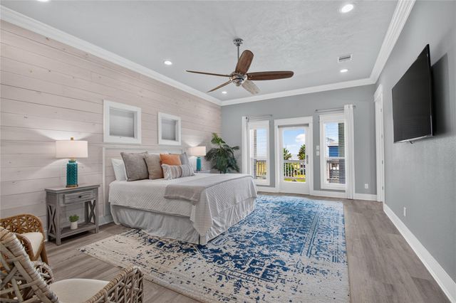 866 Kahla Drive, Crystal Beach, TX 77650