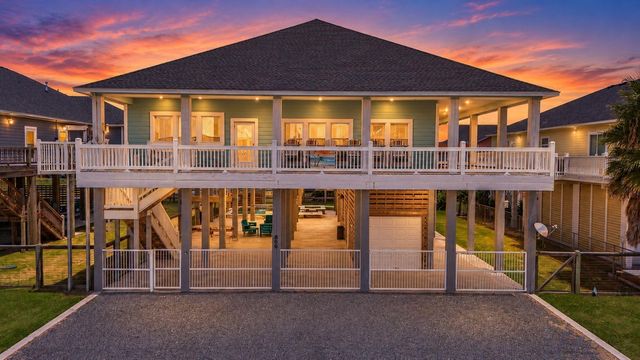 866 Kahla Drive, Crystal Beach, TX 77650