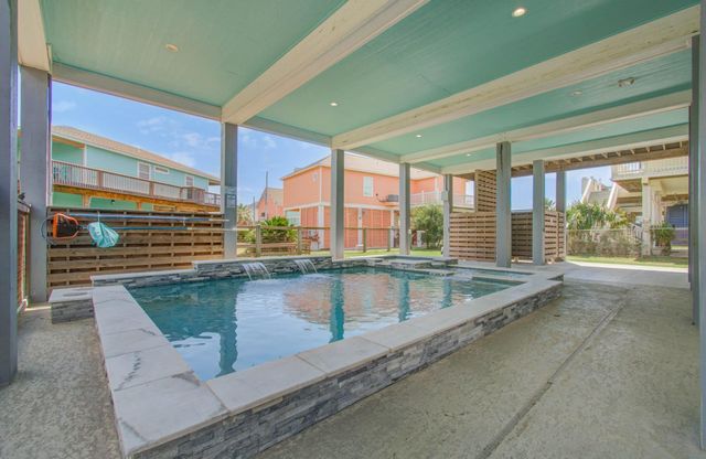 866 Kahla Drive, Crystal Beach, TX 77650