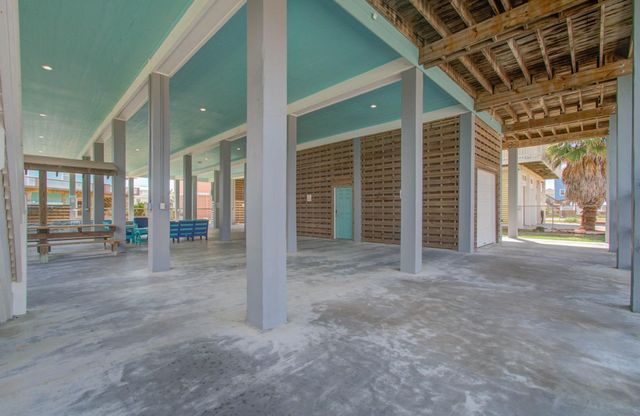 866 Kahla Drive, Crystal Beach, TX 77650