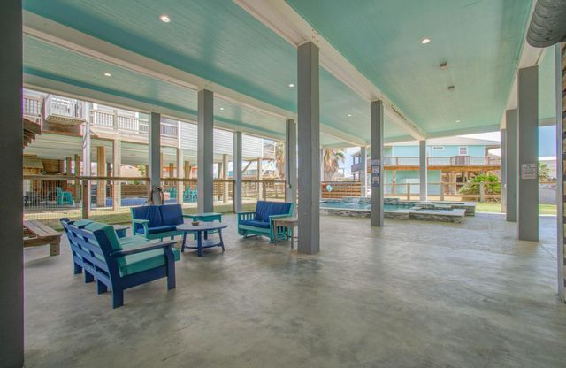 866 Kahla Drive, Crystal Beach, TX 77650