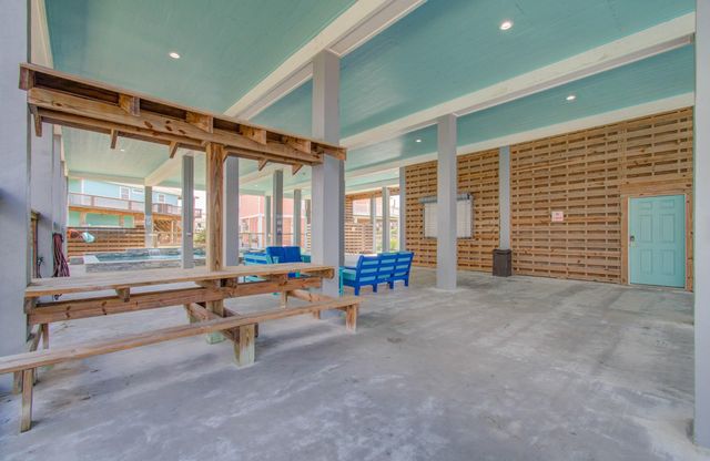866 Kahla Drive, Crystal Beach, TX 77650