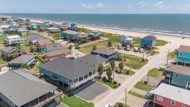 866 Kahla Drive, Crystal Beach, TX 77650