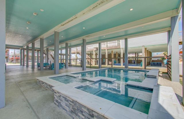 866 Kahla Drive, Crystal Beach, TX 77650