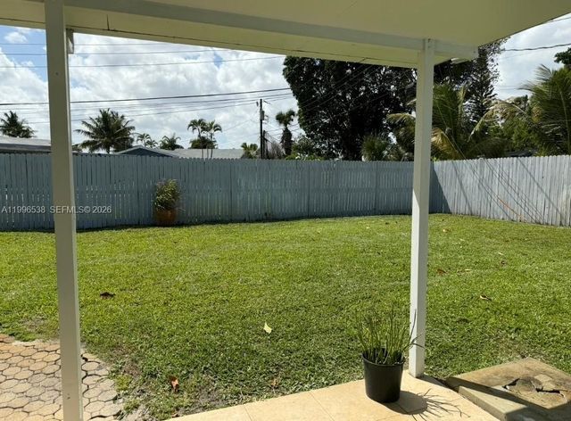 1115 Lake Geneva Dr, Lake Worth, FL 33461