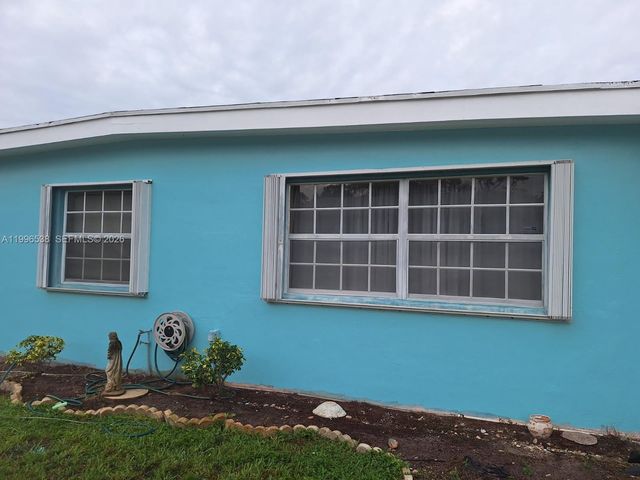 1115 Lake Geneva Dr, Lake Worth, FL 33461