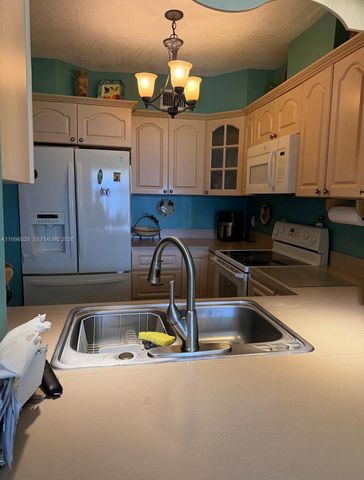 1115 Lake Geneva Dr, Lake Worth, FL 33461