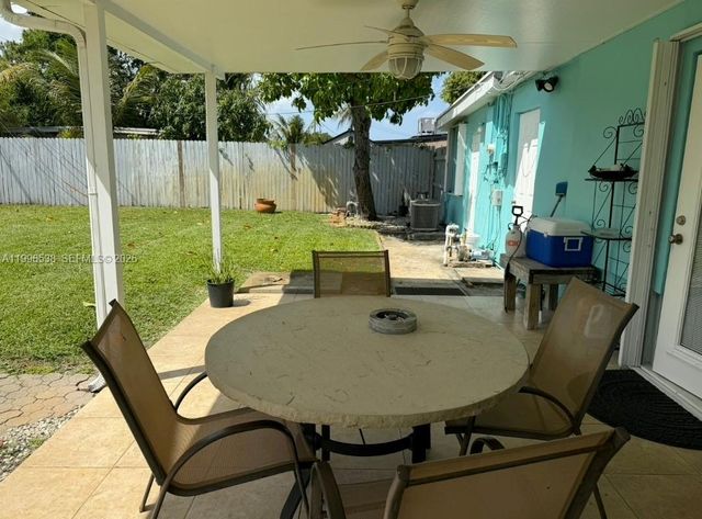 1115 Lake Geneva Dr, Lake Worth, FL 33461