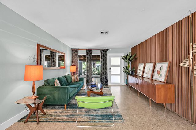 1424 NE 27th Street, Wilton Manors, FL 33334