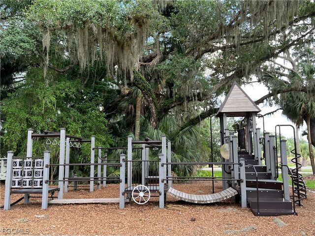 3811 Lakeview Isle CT, Fort Myers, FL 33905