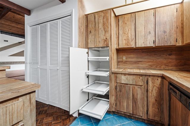 616 Briarwood Cir 1-44, Hollywood, FL 33024