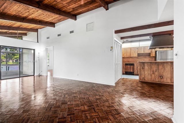 616 Briarwood Cir 1-44, Hollywood, FL 33024
