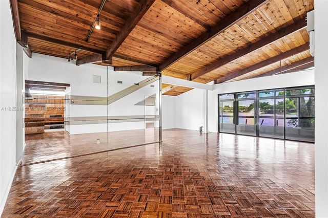 616 Briarwood Cir 1-44, Hollywood, FL 33024