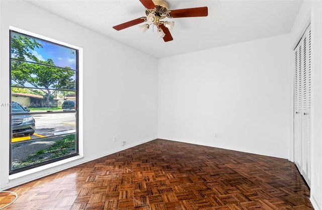 616 Briarwood Cir 1-44, Hollywood, FL 33024