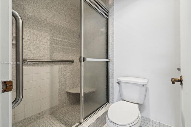 616 Briarwood Cir 1-44, Hollywood, FL 33024