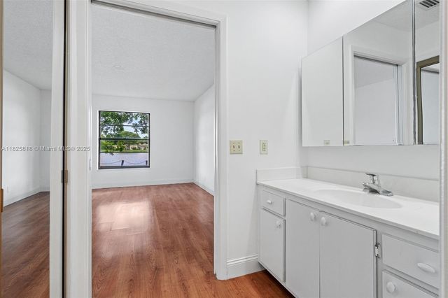 616 Briarwood Cir 1-44, Hollywood, FL 33024