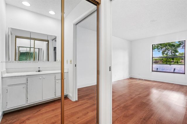 616 Briarwood Cir 1-44, Hollywood, FL 33024