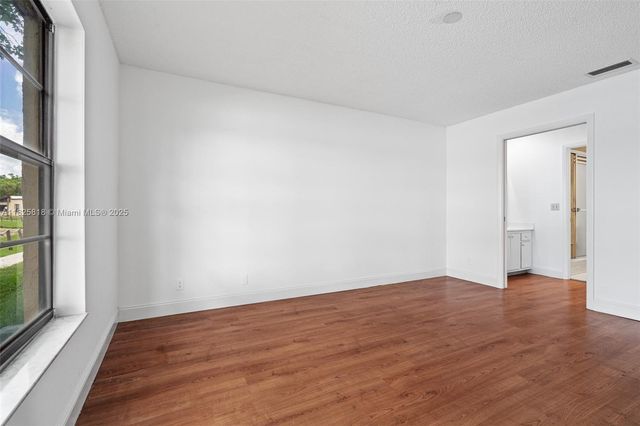 616 Briarwood Cir 1-44, Hollywood, FL 33024