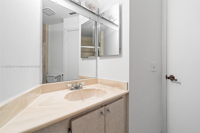 616 Briarwood Cir 1-44, Hollywood, FL 33024