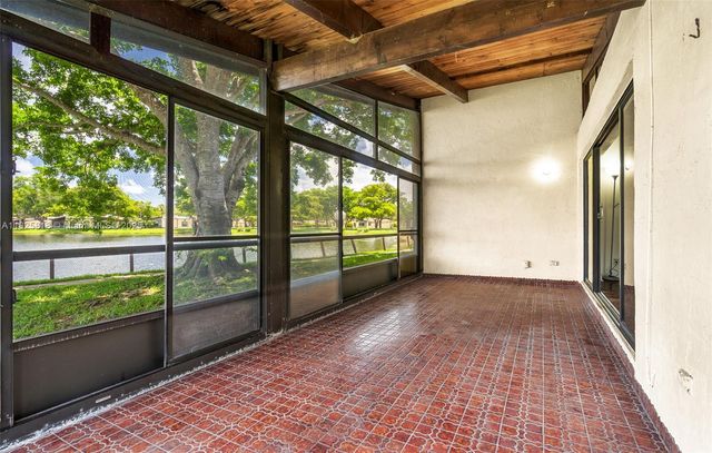 616 Briarwood Cir 1-44, Hollywood, FL 33024