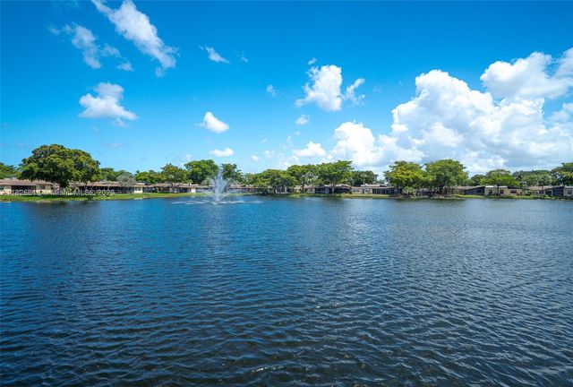 616 Briarwood Cir 1-44, Hollywood, FL 33024