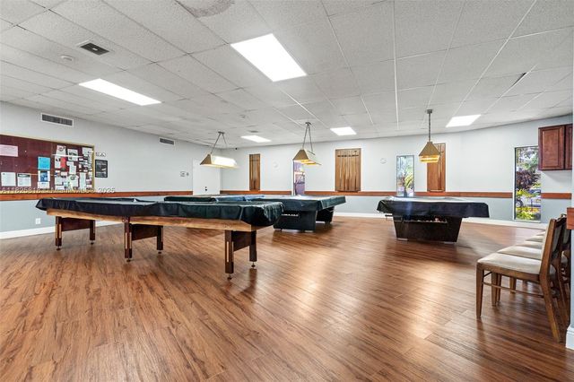 616 Briarwood Cir 1-44, Hollywood, FL 33024