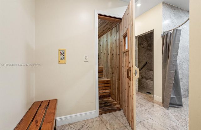 616 Briarwood Cir 1-44, Hollywood, FL 33024
