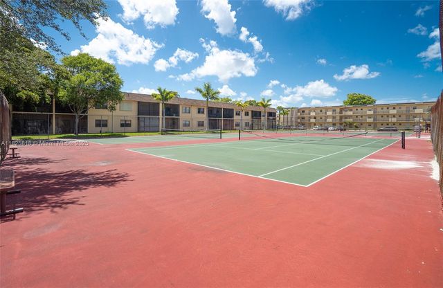 616 Briarwood Cir 1-44, Hollywood, FL 33024