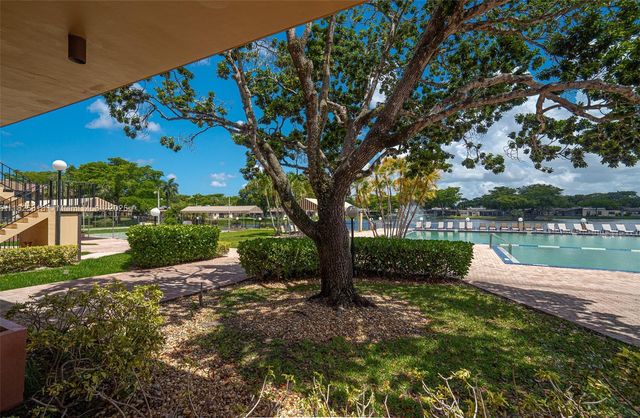 616 Briarwood Cir 1-44, Hollywood, FL 33024