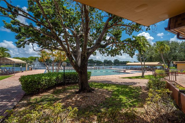 616 Briarwood Cir 1-44, Hollywood, FL 33024