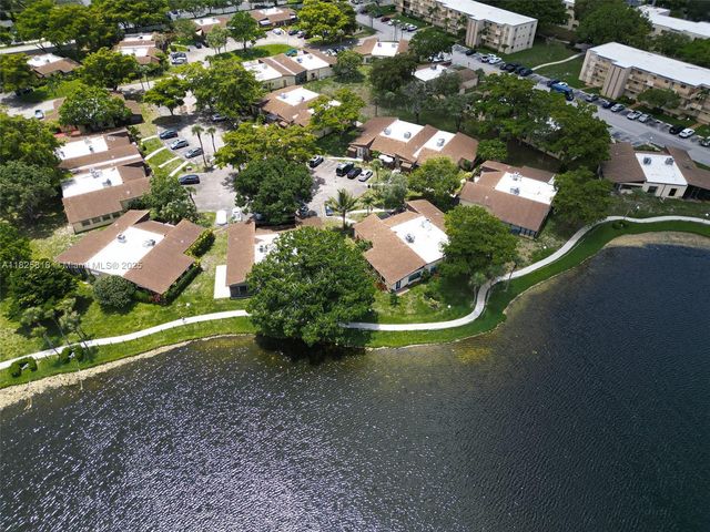 616 Briarwood Cir 1-44, Hollywood, FL 33024