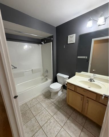 2204 SCOTT Lane 2204, Aurora, IL 60502