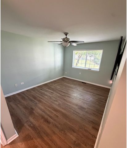 2204 SCOTT Lane 2204, Aurora, IL 60502