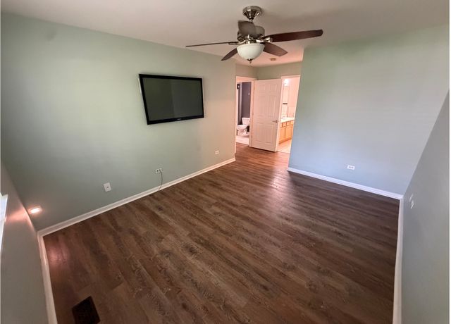 2204 SCOTT Lane 2204, Aurora, IL 60502