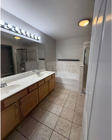 2204 SCOTT Lane 2204, Aurora, IL 60502